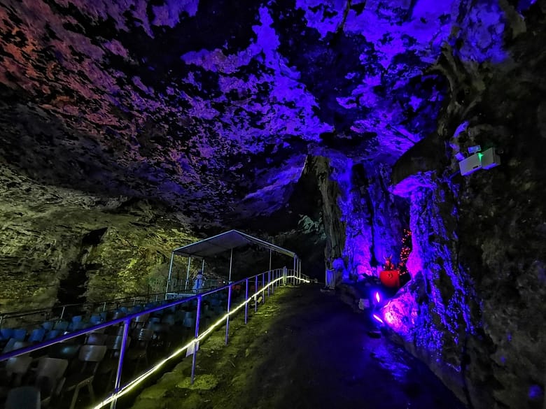 jaskinia Peak Cavern w Peak District