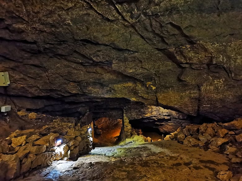 Diabelski Zadek w jaskini Peak Cavern